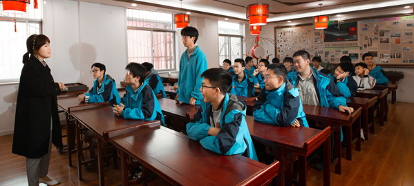 汉阴 分类教学，因材施教，采取“一类一方案、一人一目标”的教学方法