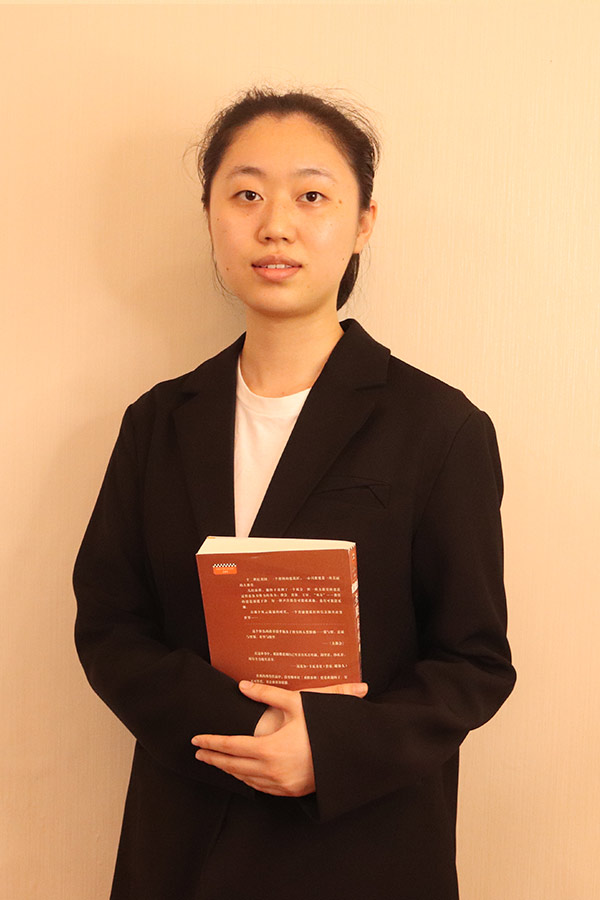汉阴梁艺 本科学历，优秀班主任
