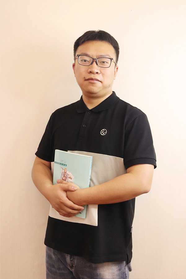 汉阴杨斌 本科学历，毕业于西安航空学院