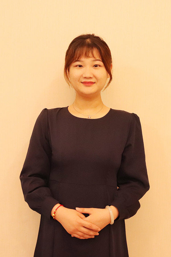 汉阴文哲 本科学历，优秀班主任