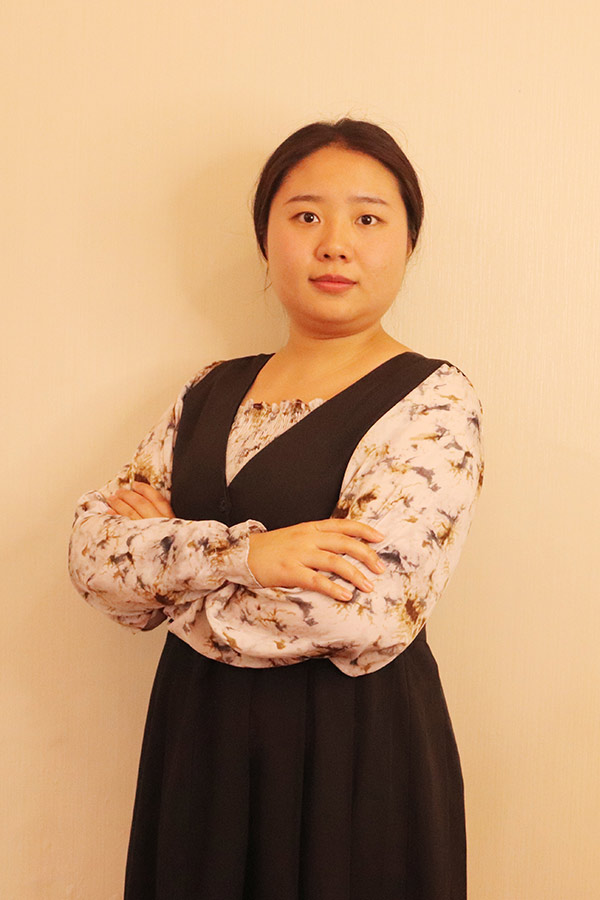 汉阴何爱玲 本科学历，优秀班主任